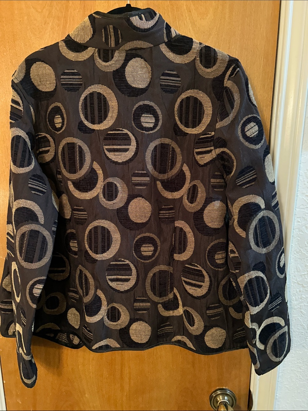 KEREN Hart Black and Gold Circular Pattern Open Jacket. L. Great shape